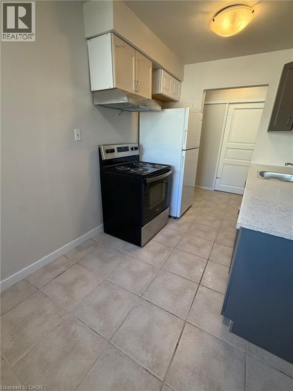 449 HAZEL Street Unit# 7, Waterloo, Ontario, N2L3P7 — Photo 4