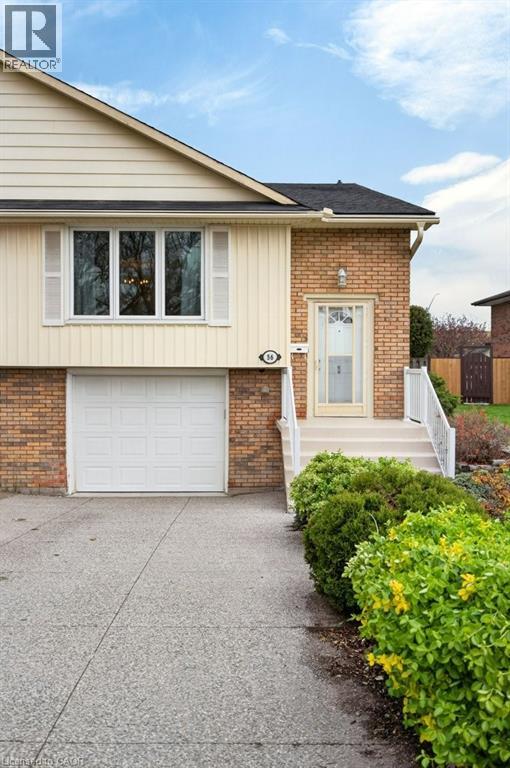 56 BROOKSTREAM Court, Hamilton, Ontario, L8K6J2 — Photo 2