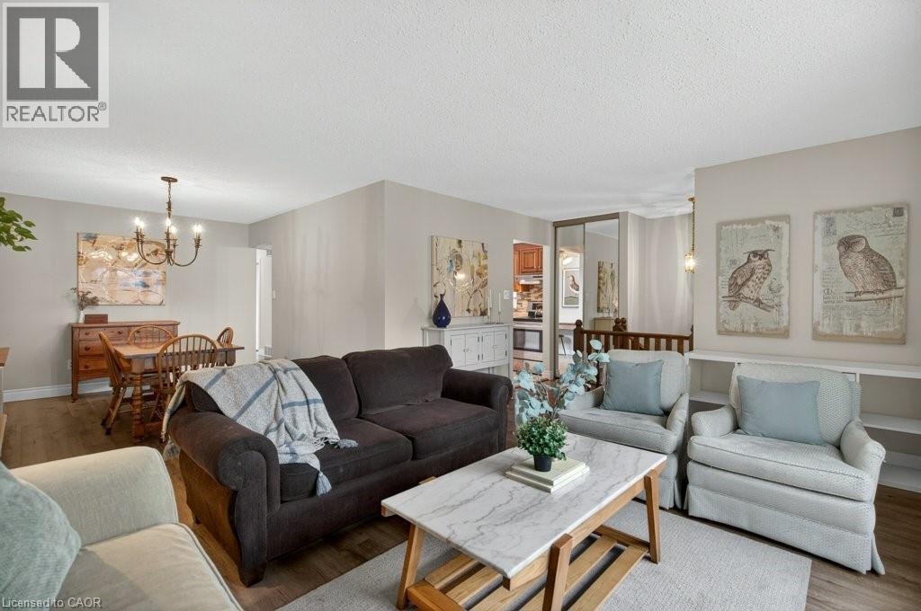 56 BROOKSTREAM Court, Hamilton, Ontario, L8K6J2 — Photo 3