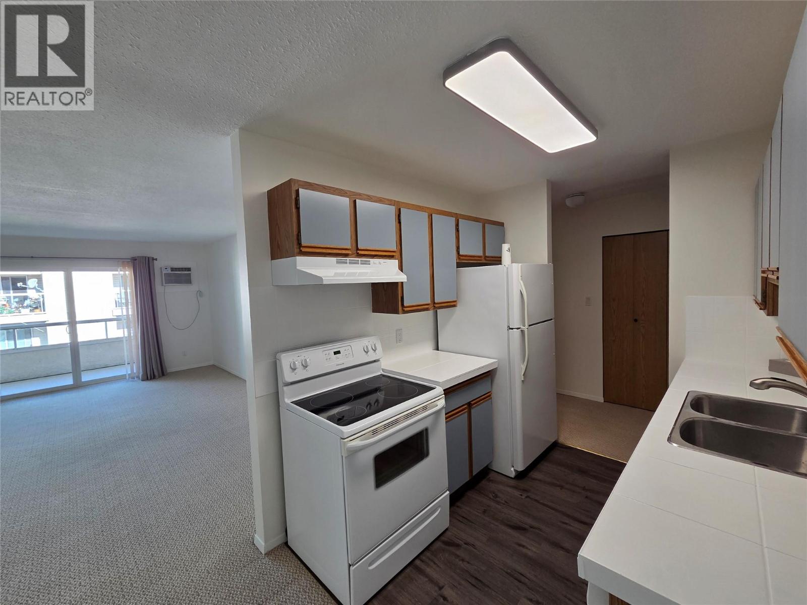284 YORKTON Avenue Unit# 404, Penticton