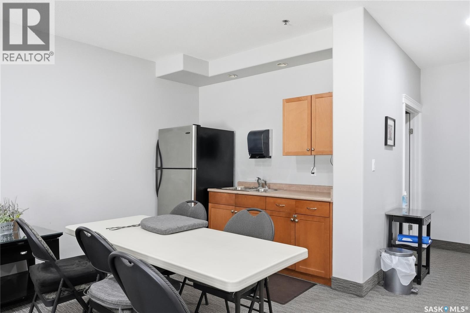 #313 333 Nelson ROAD - 43