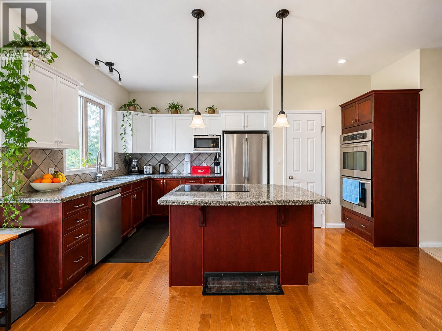 2568 SANDSTONE Green - 28