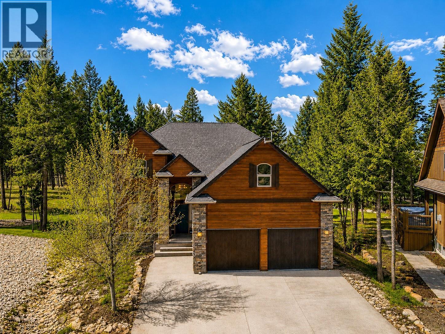 2568 SANDSTONE Green - 1