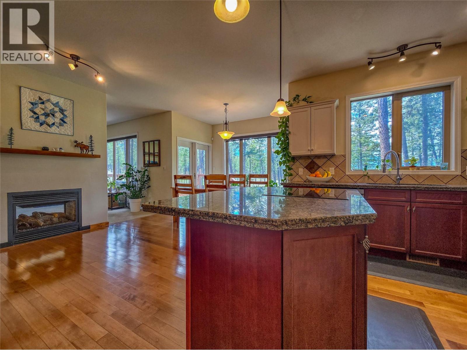 2568 SANDSTONE Green - 30