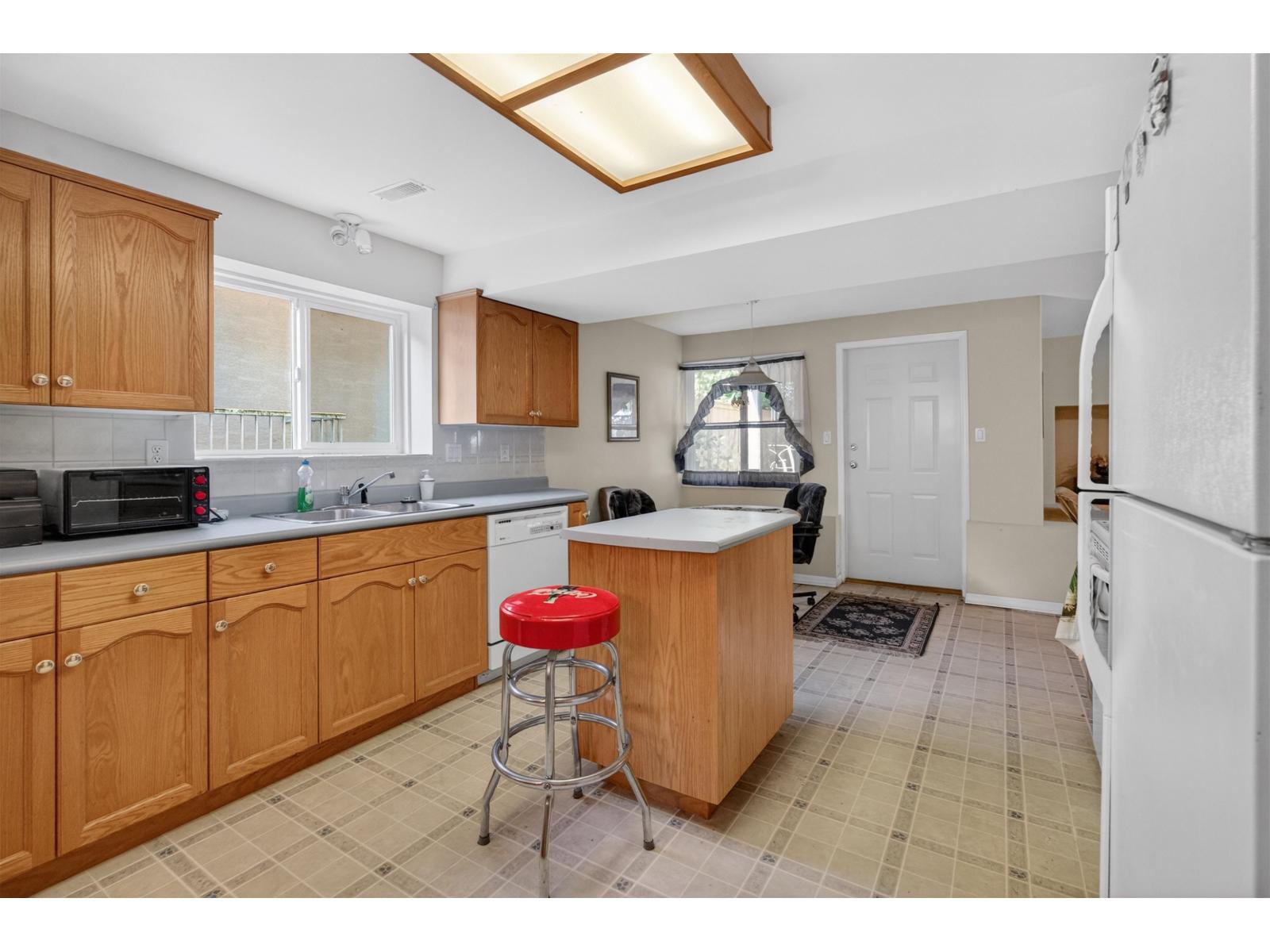 4 Bed, 3 Bath House for Sale in Abbotsford – 31515 SOUTHERN DRIVE, Abbotsford - Image 8