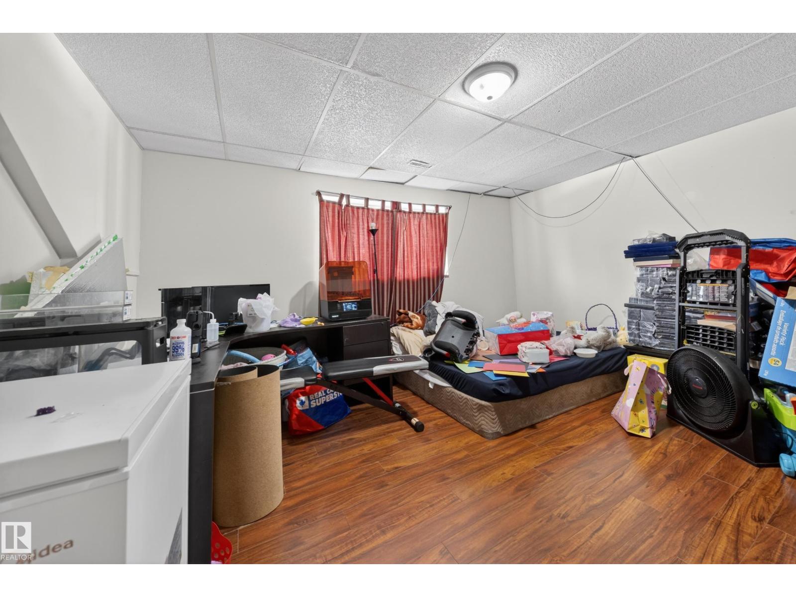 8312 29 AVE NW NW - 18