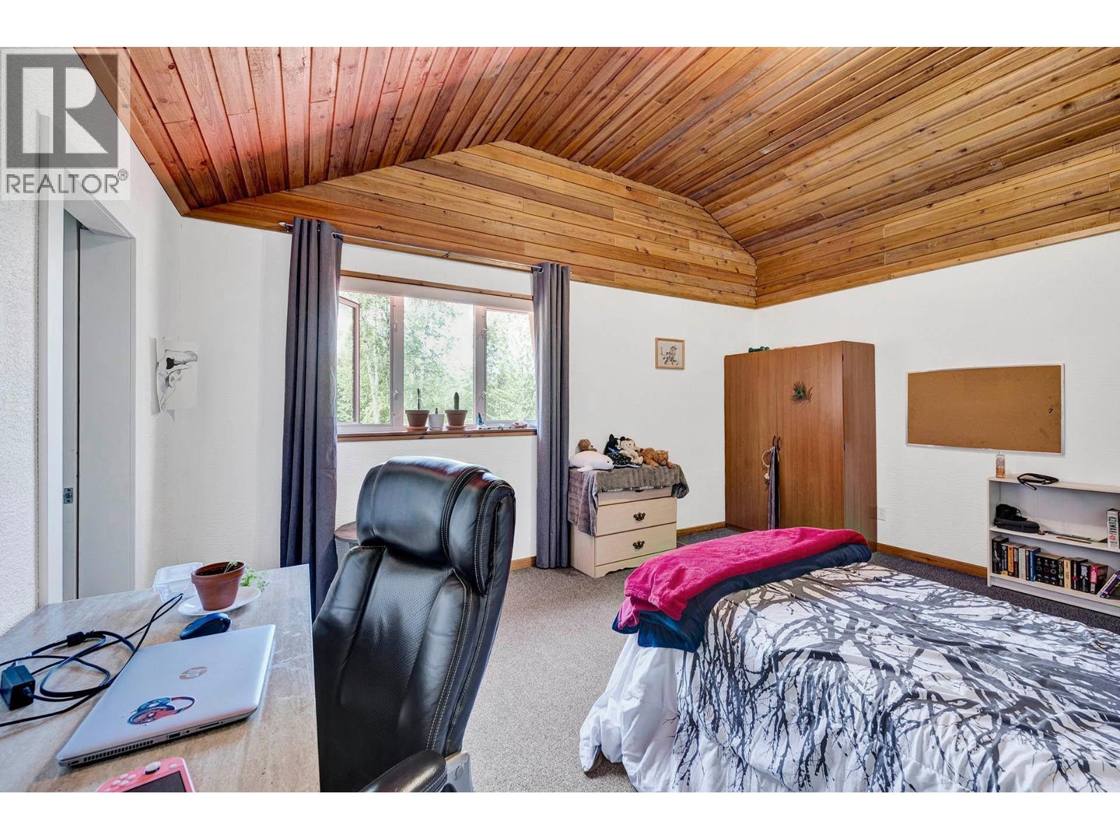 5305 Clearwater Valley Road - 29