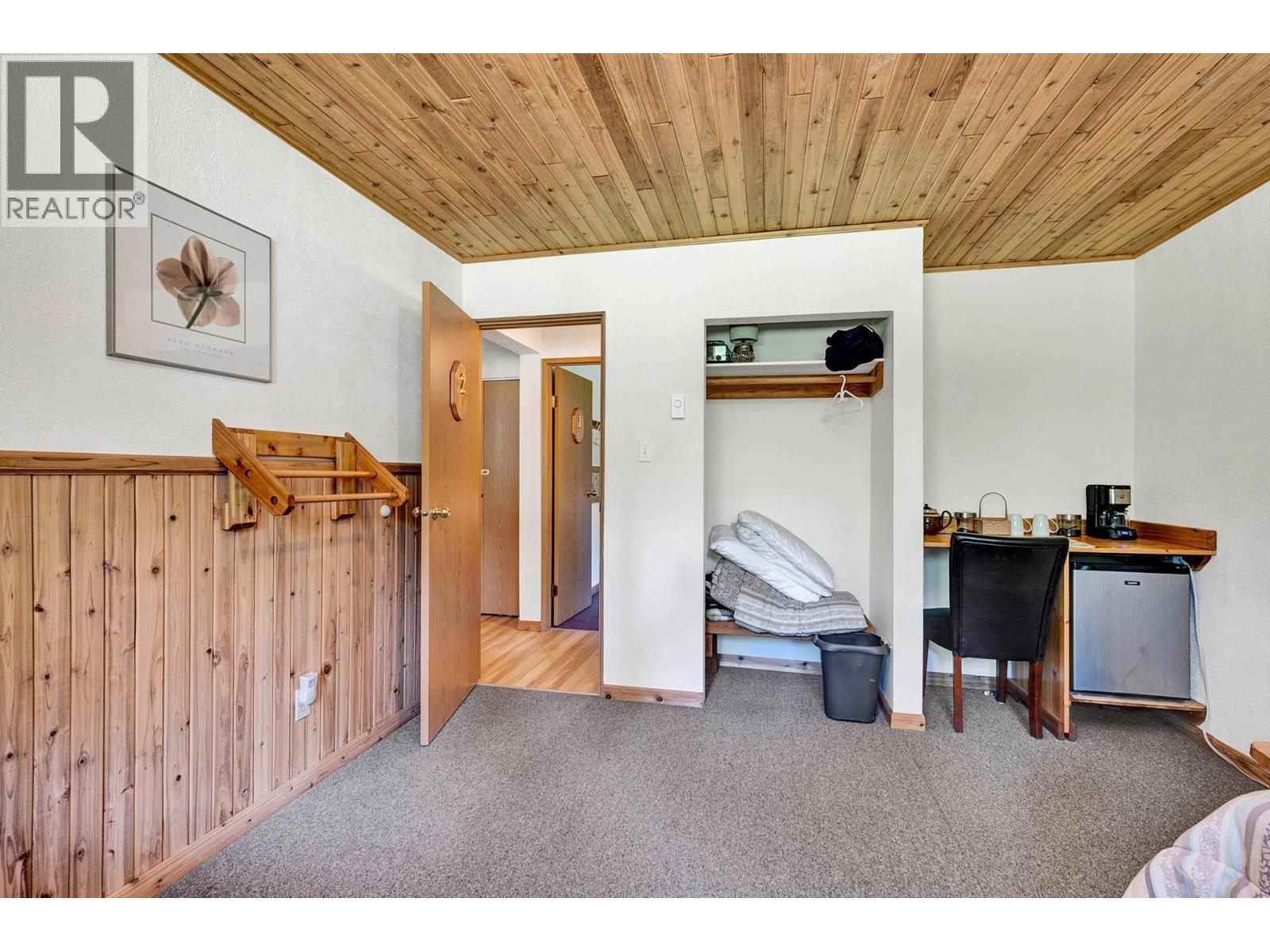 5305 Clearwater Valley Road - 43