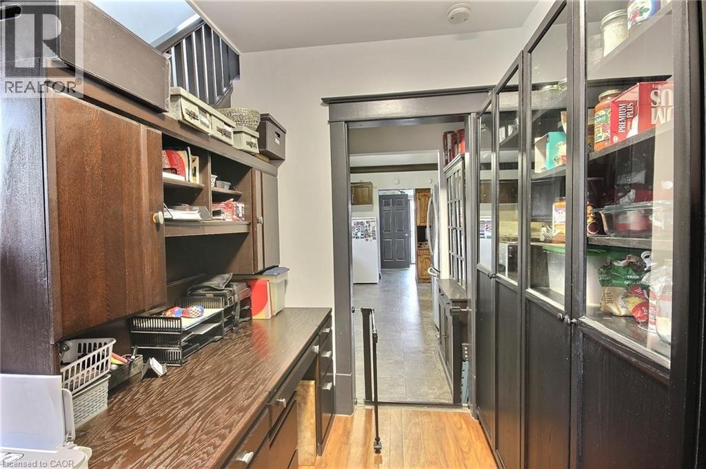 506 MAIN Street E - 6