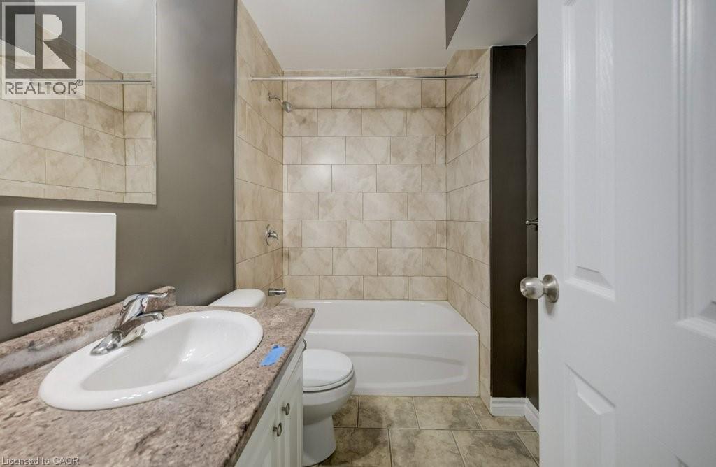 930 EAGLE Street N Unit# 3, Cambridge, Ontario, N3H1C4 — Photo 10