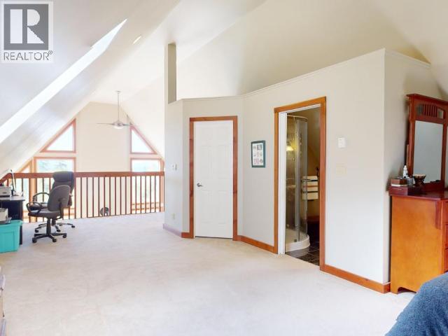 6268 SHELTER POINT ROAD - 34