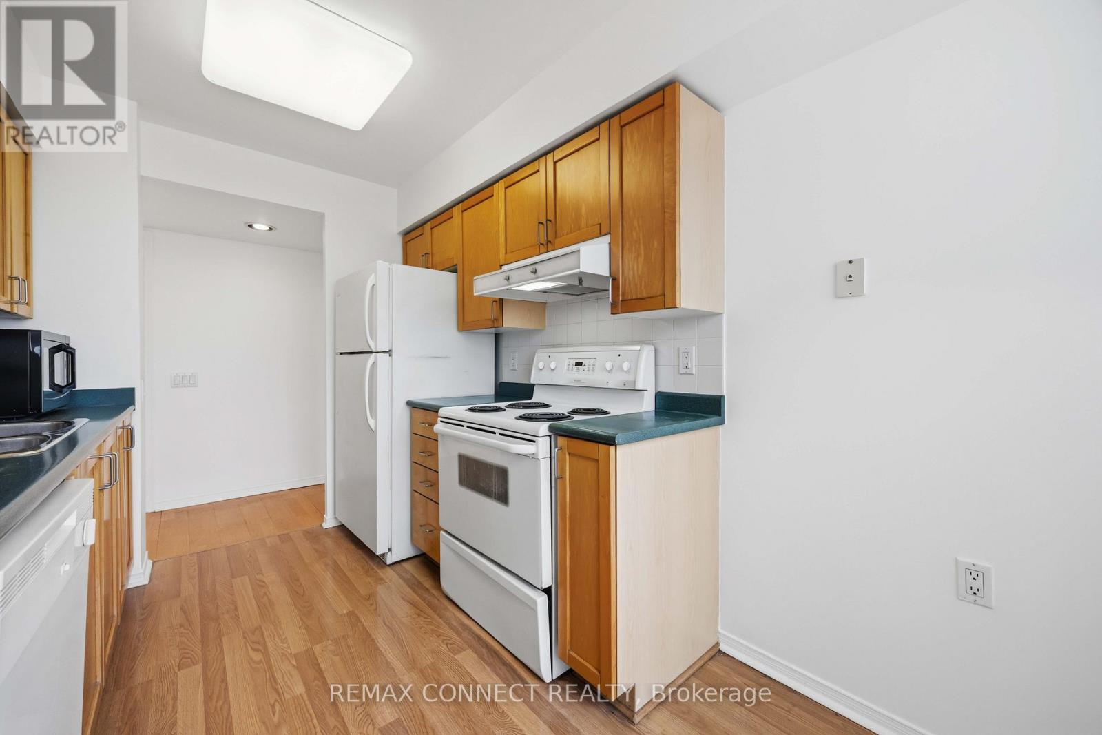 #2010 35 FINCH AVENUE E - 10