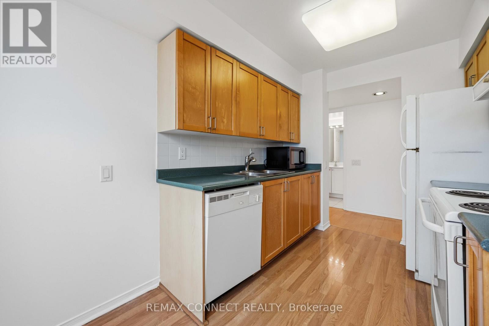 #2010 35 FINCH AVENUE E - 11