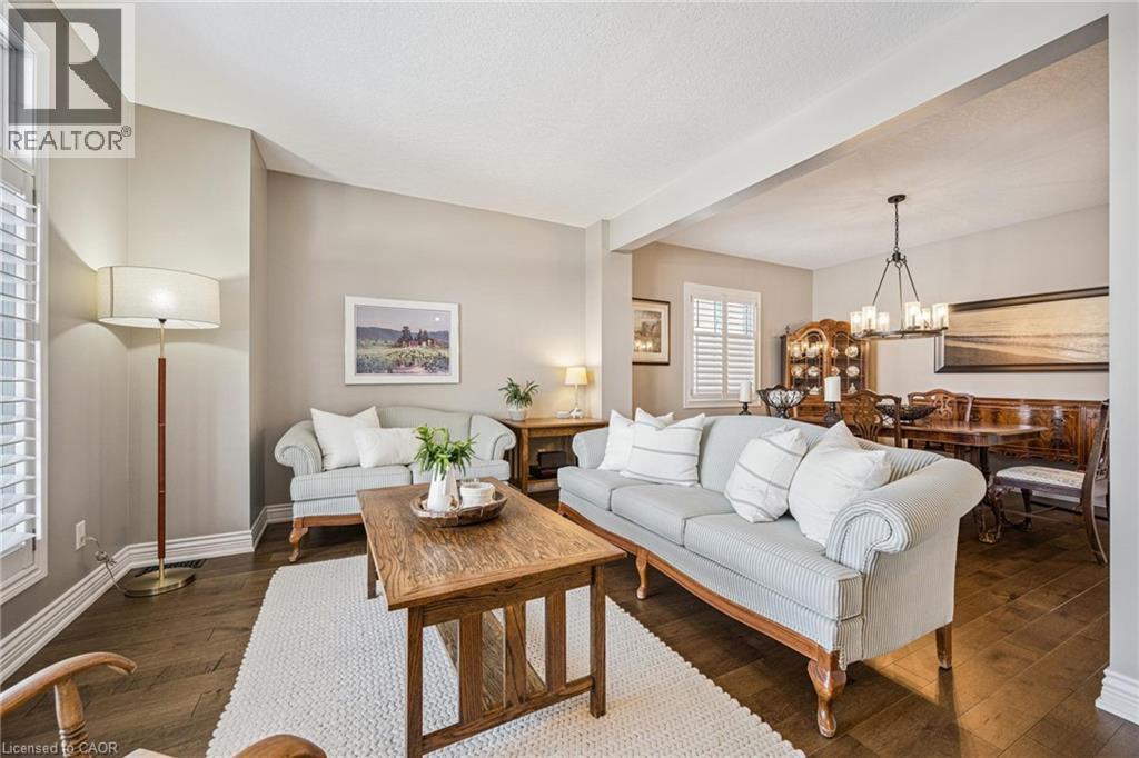44 CRANE Crescent, Elmira, Ontario, N3B3M3 — Photo 2