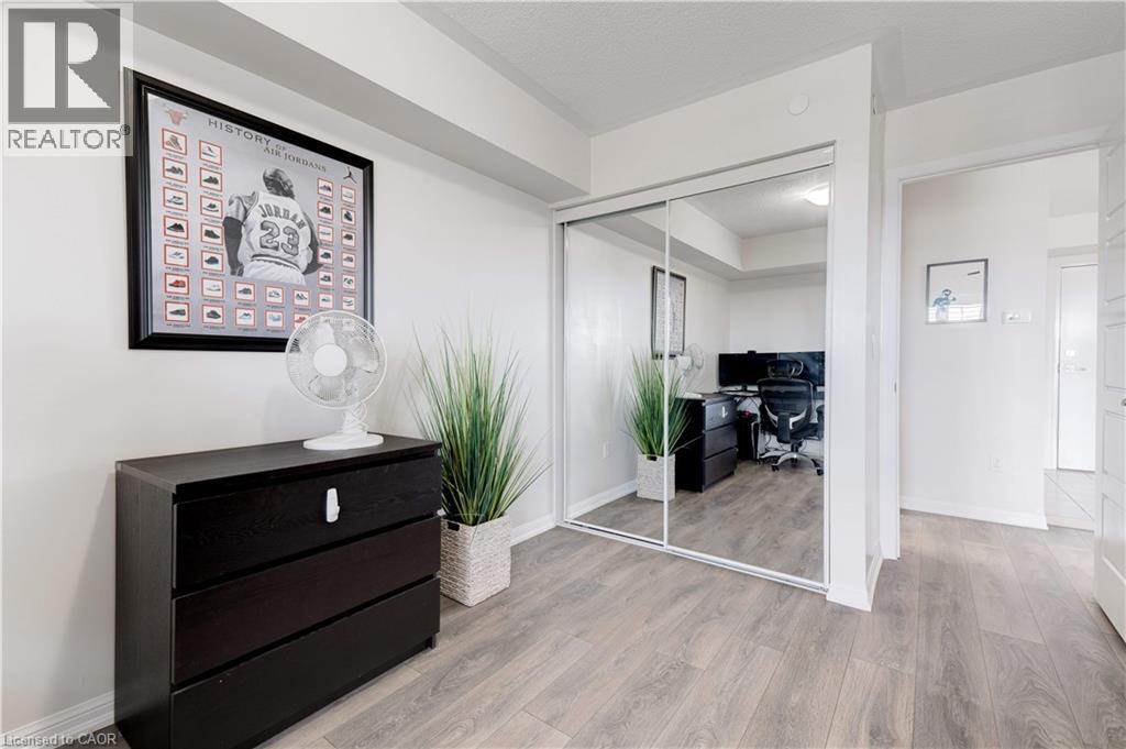 1045 NADALIN Heights Unit# 406, Milton, Ontario, L9T8R5 — Photo 14