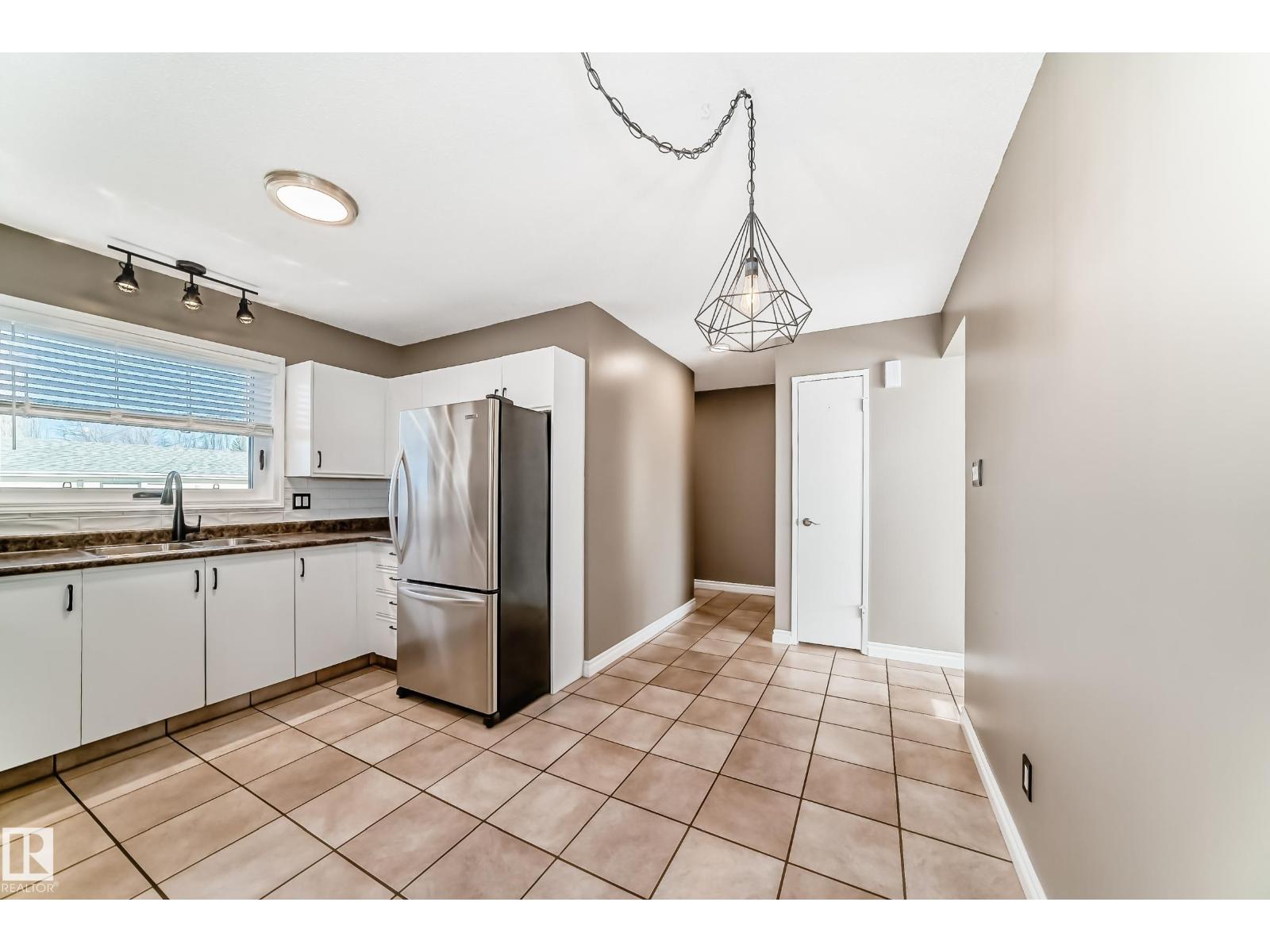 10226 152 ST NW - 15