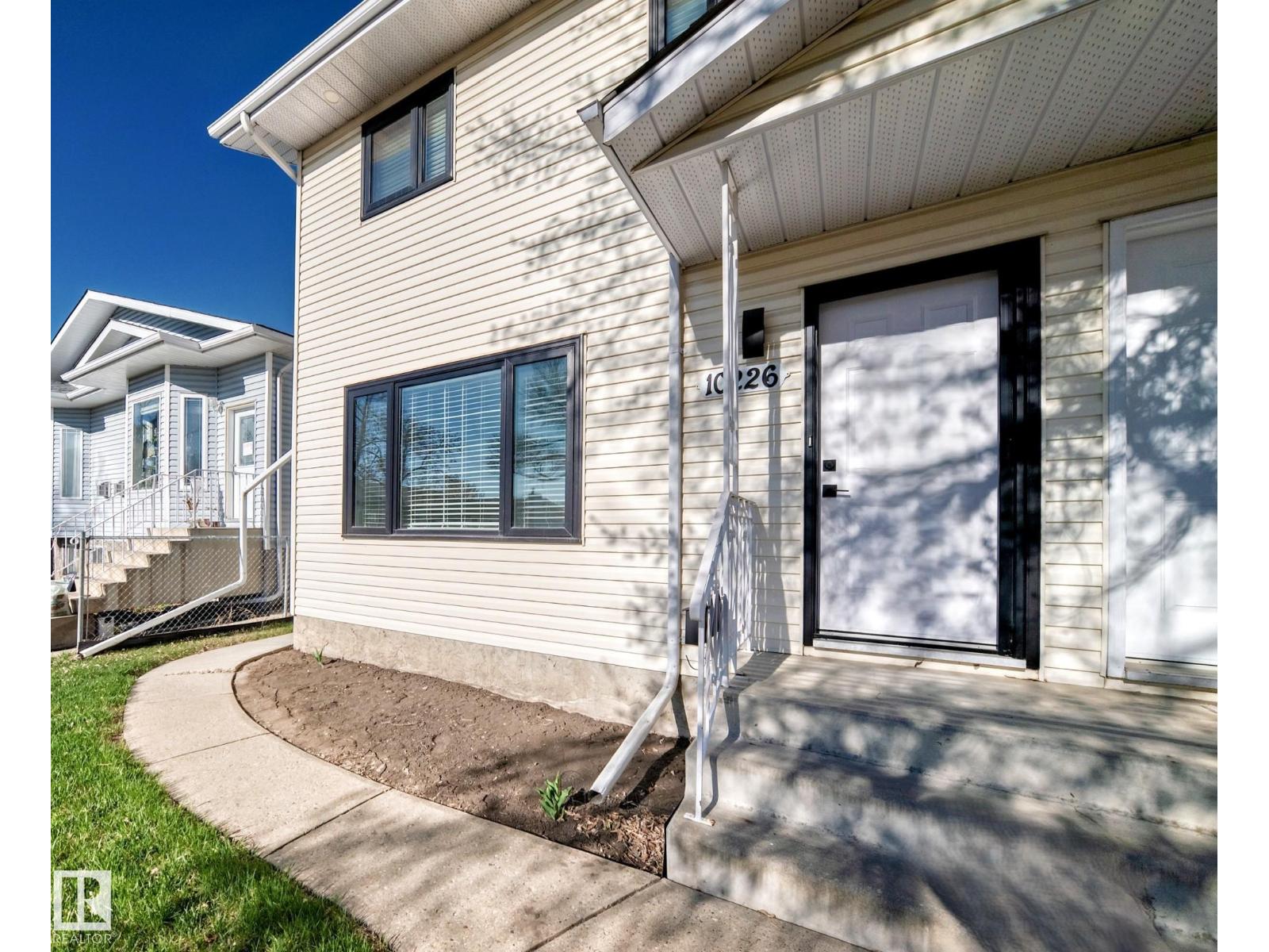 10226 152 ST NW - 4