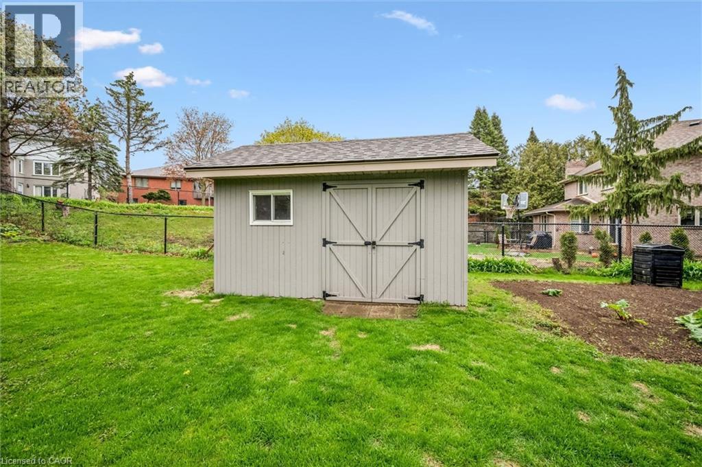 82 CORFIELD Drive - 43