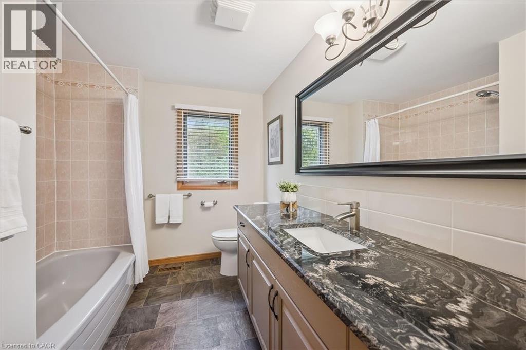82 CORFIELD Drive, Kitchener, Ontario, N2A3W9 — Photo 3