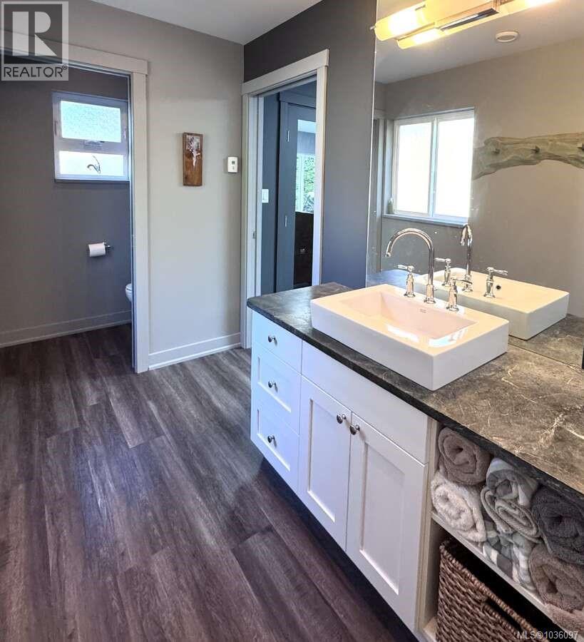 3881 Charlton Dr - 32