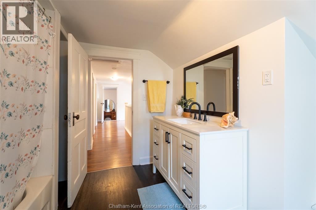128 ELIZABETH STREET - 27