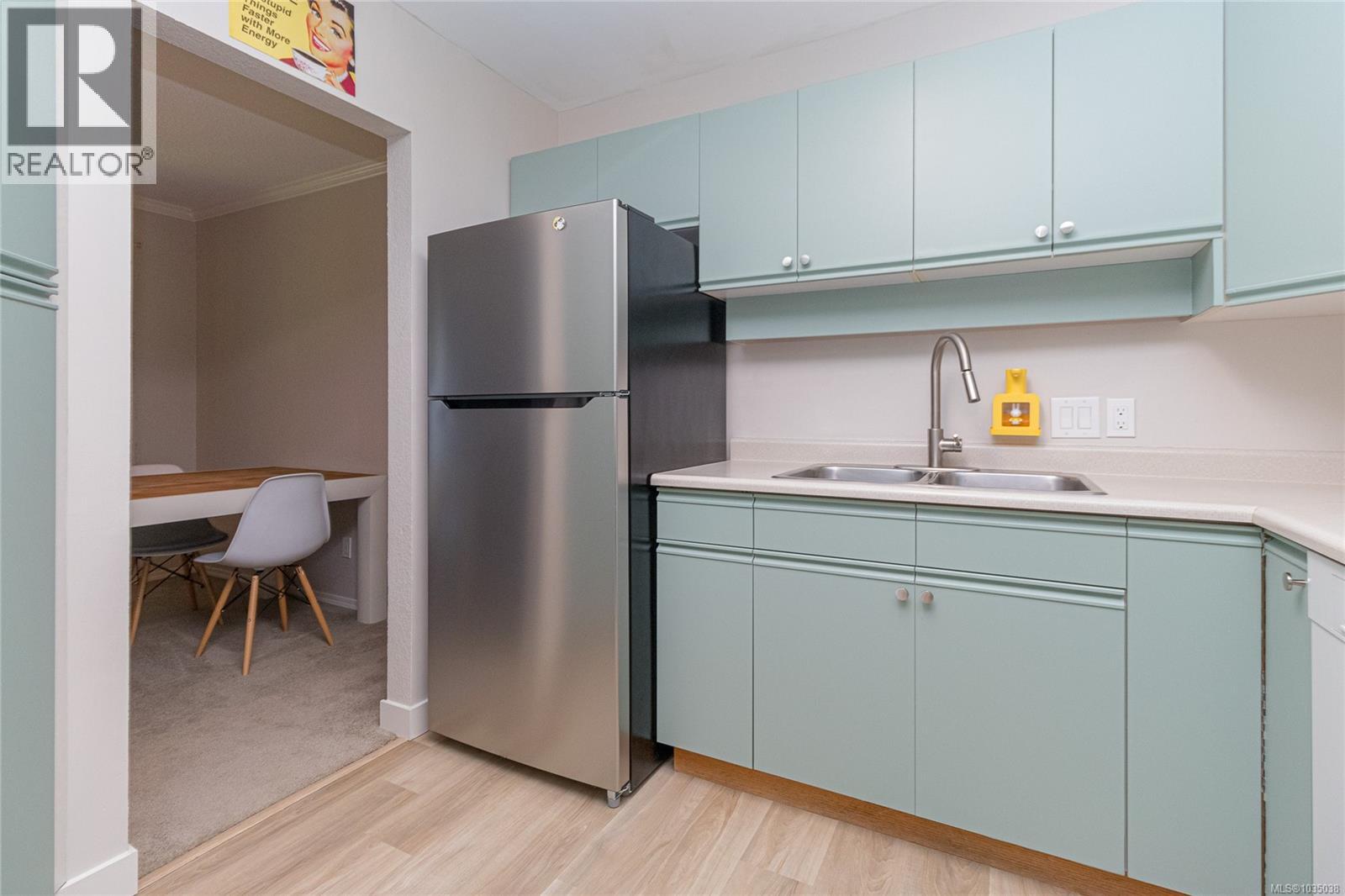 303 69 Gorge Road West, Saanich
