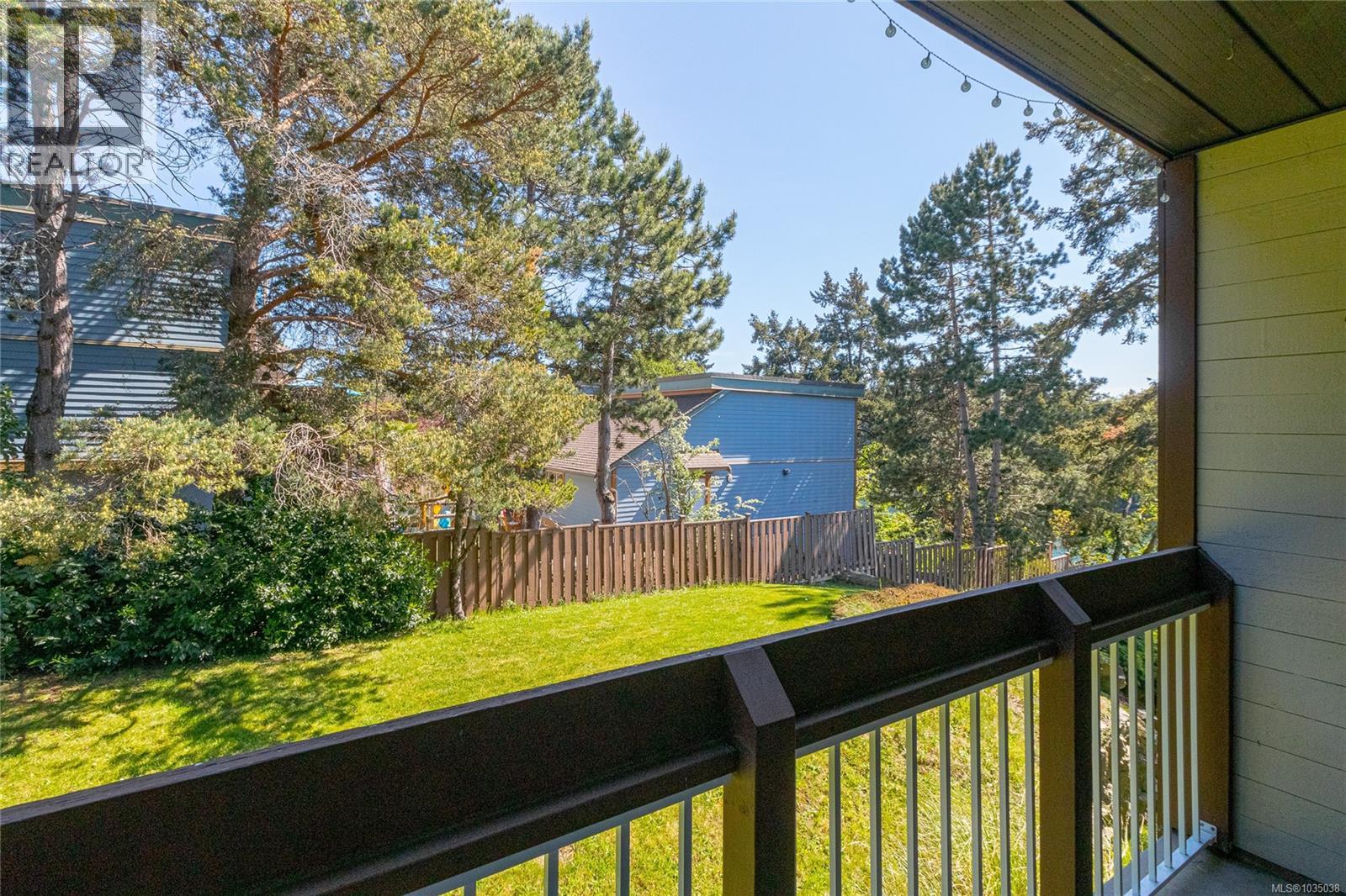 303 69 Gorge Road West, Saanich