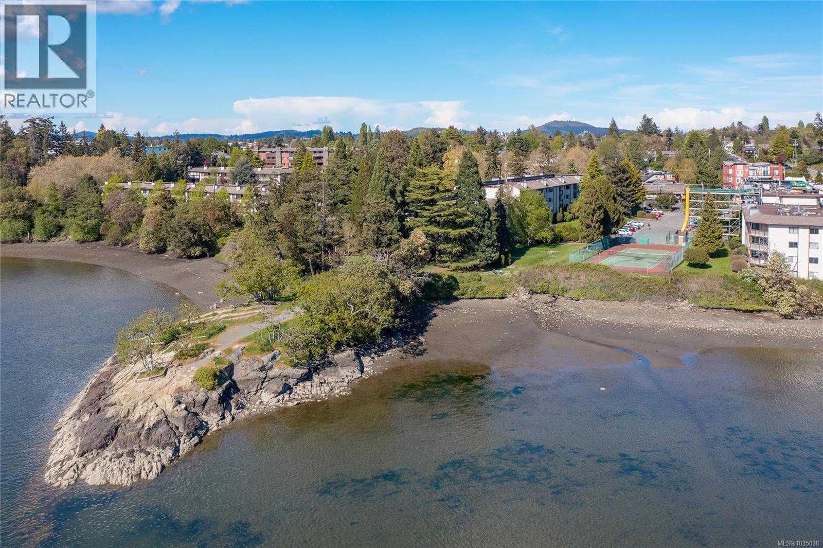 303 69 Gorge Road West, Saanich