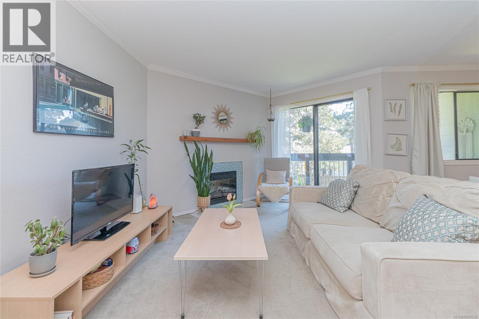 303 69 Gorge Road West, Saanich