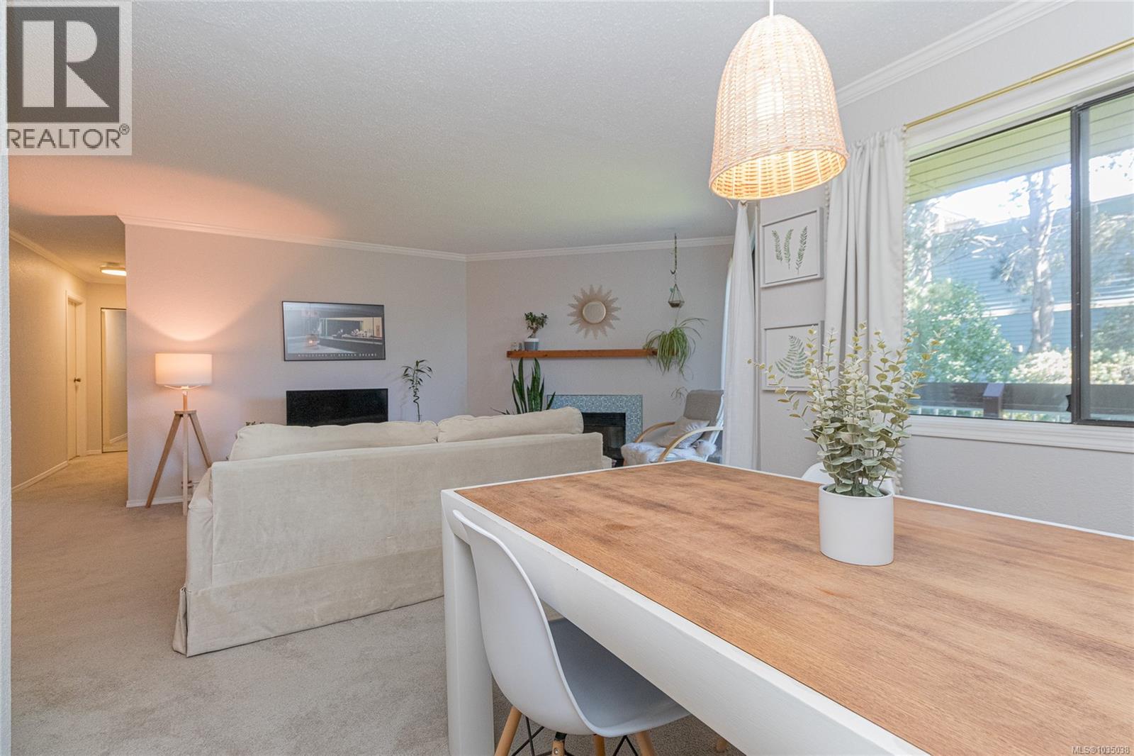 303 69 Gorge Road West, Saanich