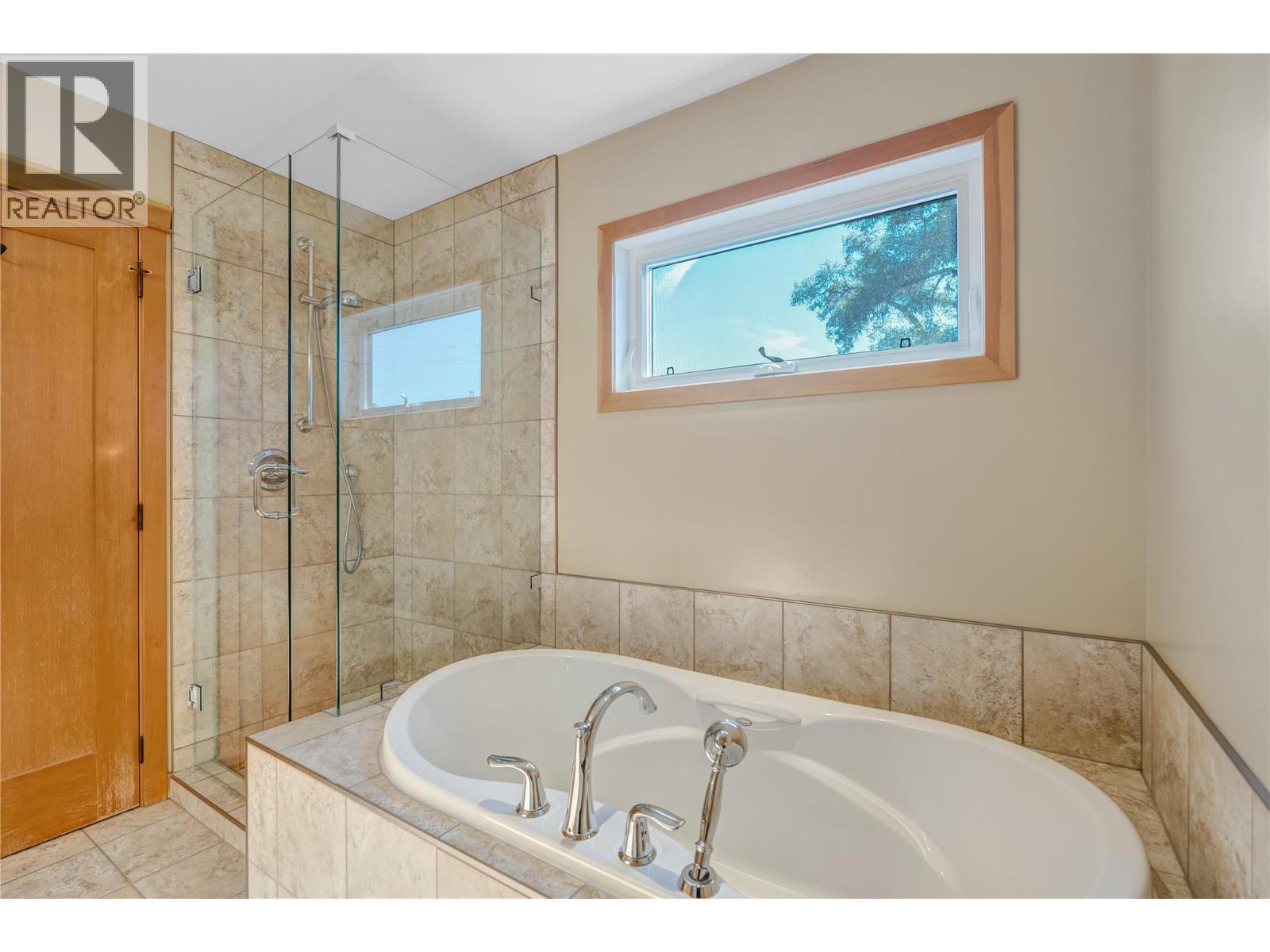 1702 Thornber Street, Summerland