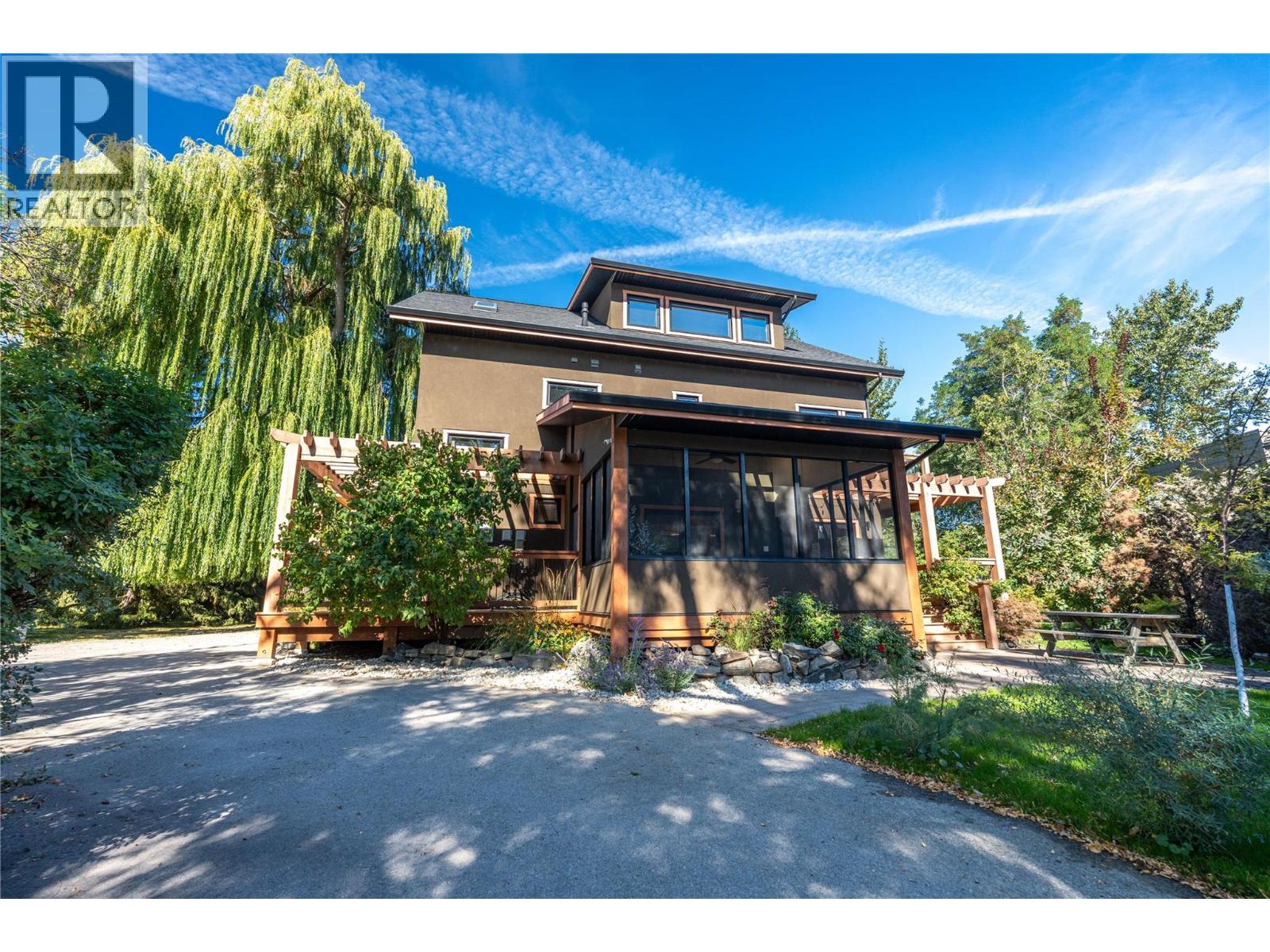 1702 Thornber Street, Summerland
