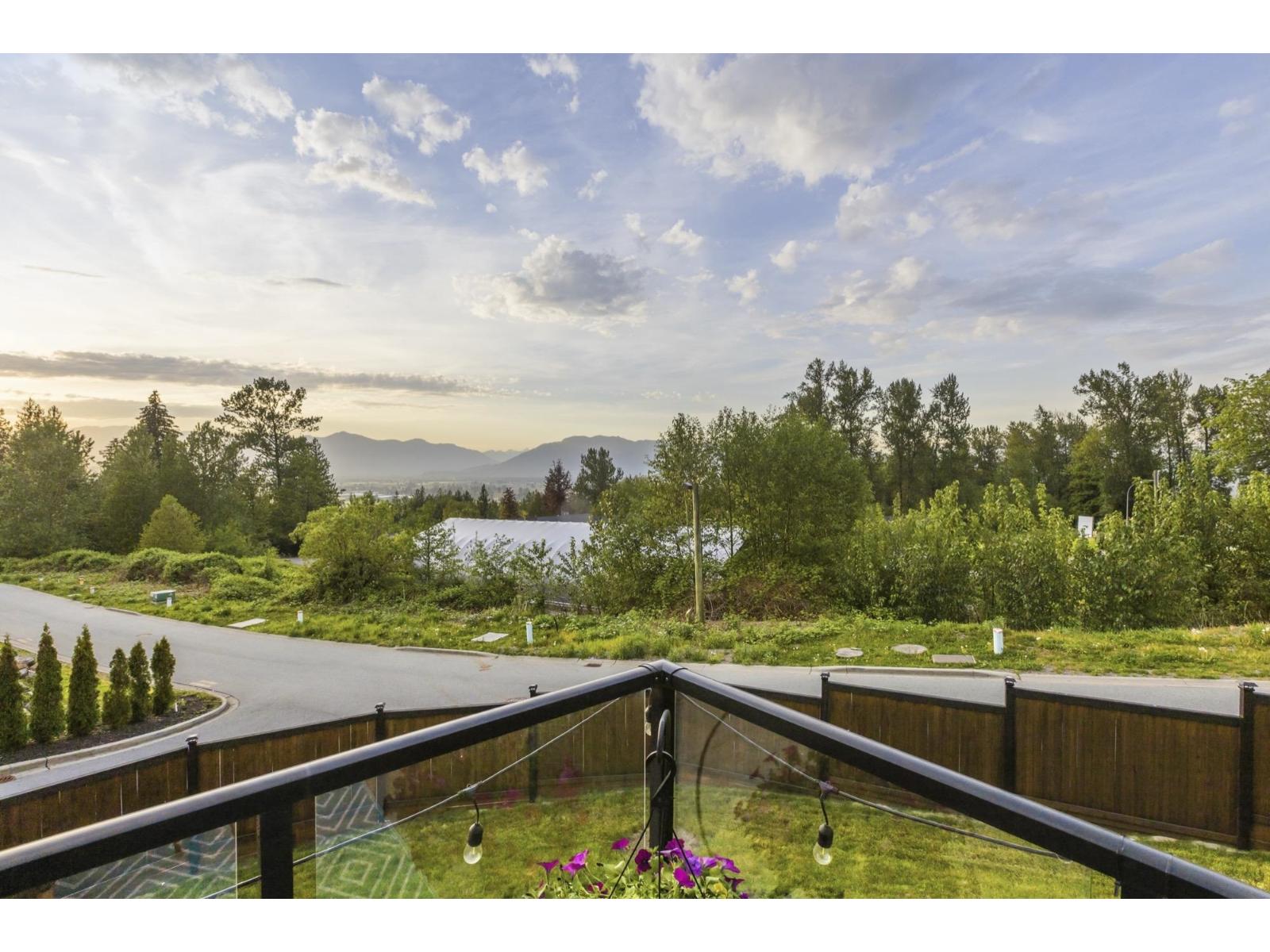 3 8295 NIXON ROAD, Eastern Hillsides