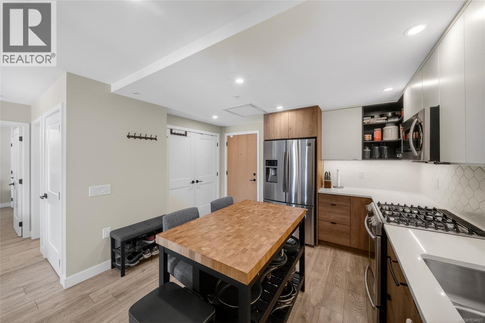 #405 950 Whirlaway Cres - 4