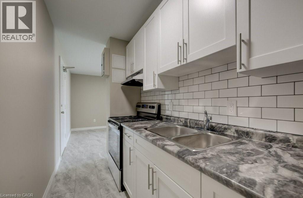 267 CLYDE Road Unit# 14, Cambridge, Ontario, N3H1C4 — Photo 12