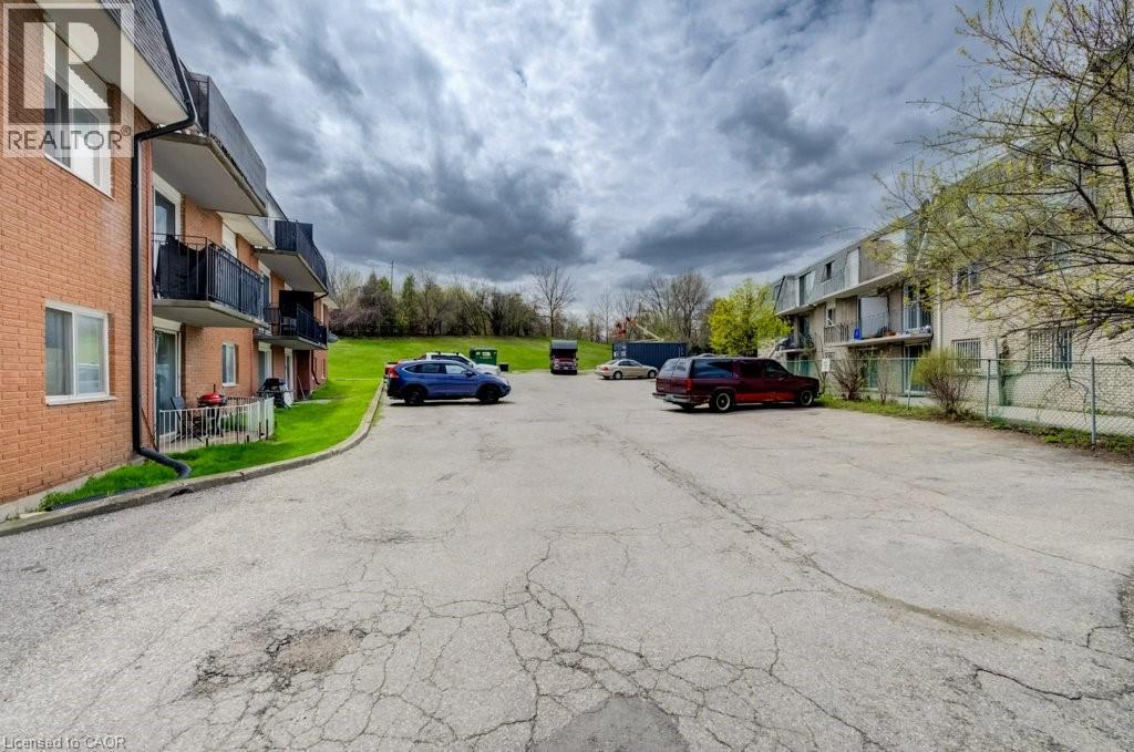 267 CLYDE Road Unit# 14, Cambridge, Ontario, N3H1C4 — Photo 2