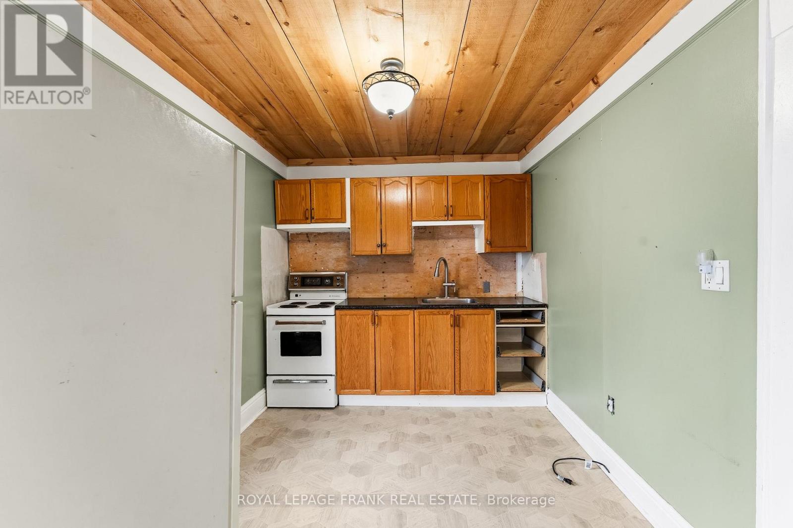36 MILL STREET - 7