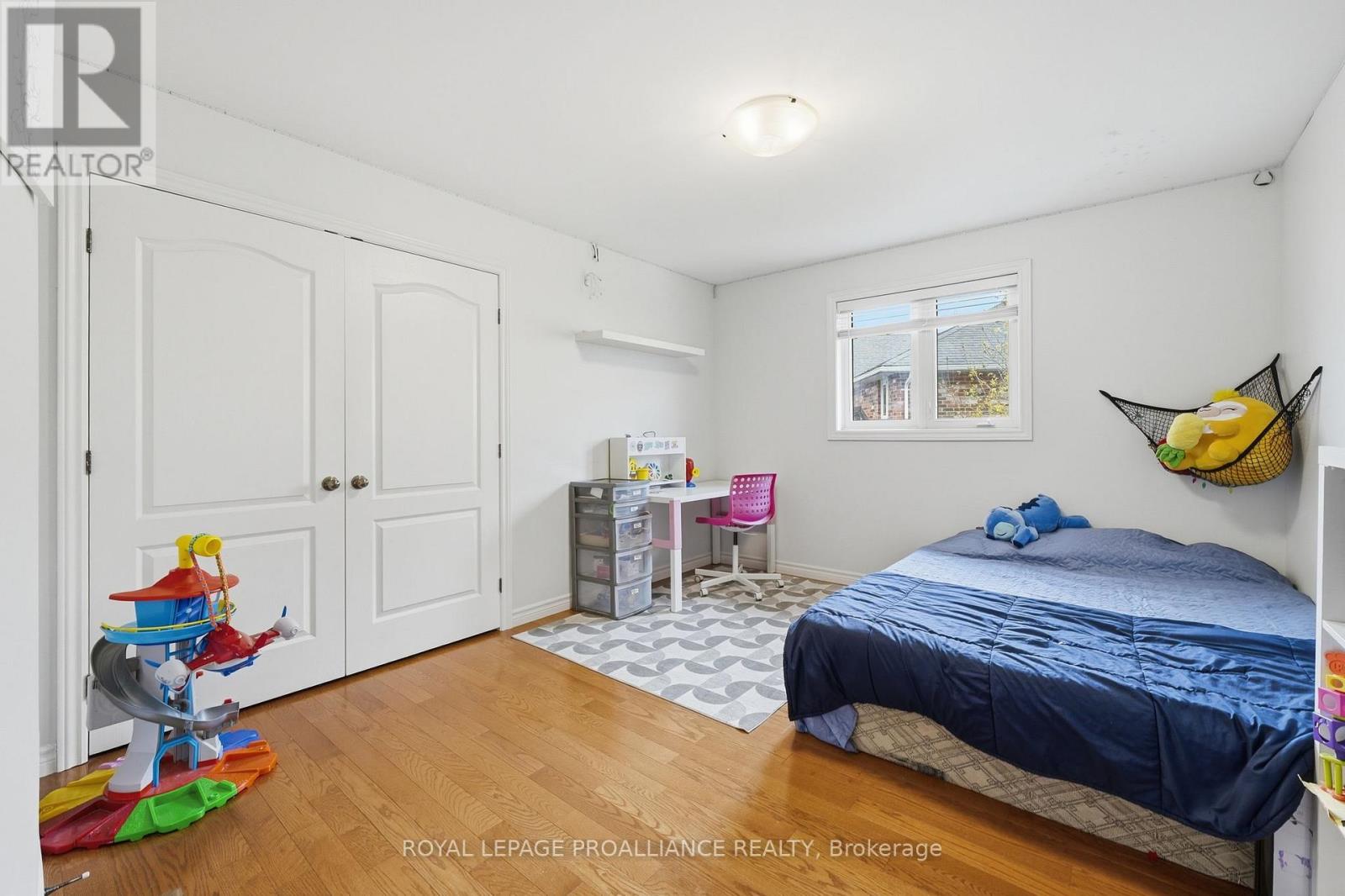 9 ESSEX DRIVE - 30