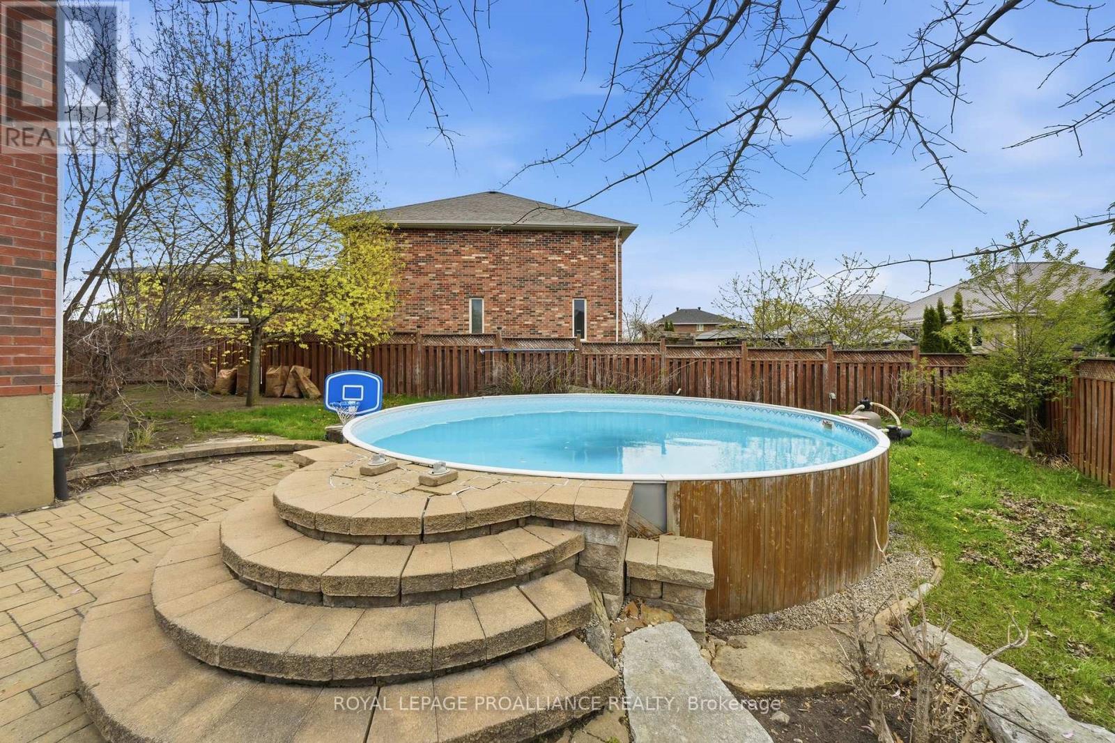 9 ESSEX DRIVE - 44