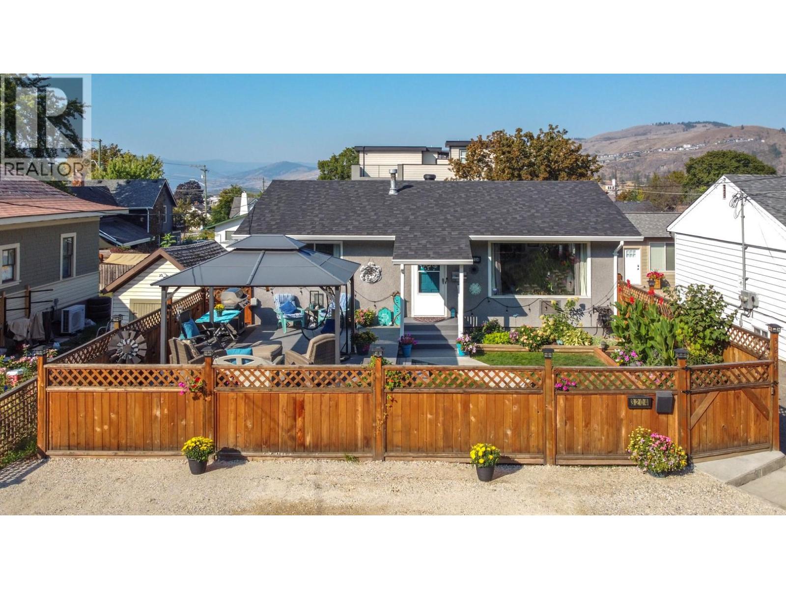 3204 24 Street - 4
