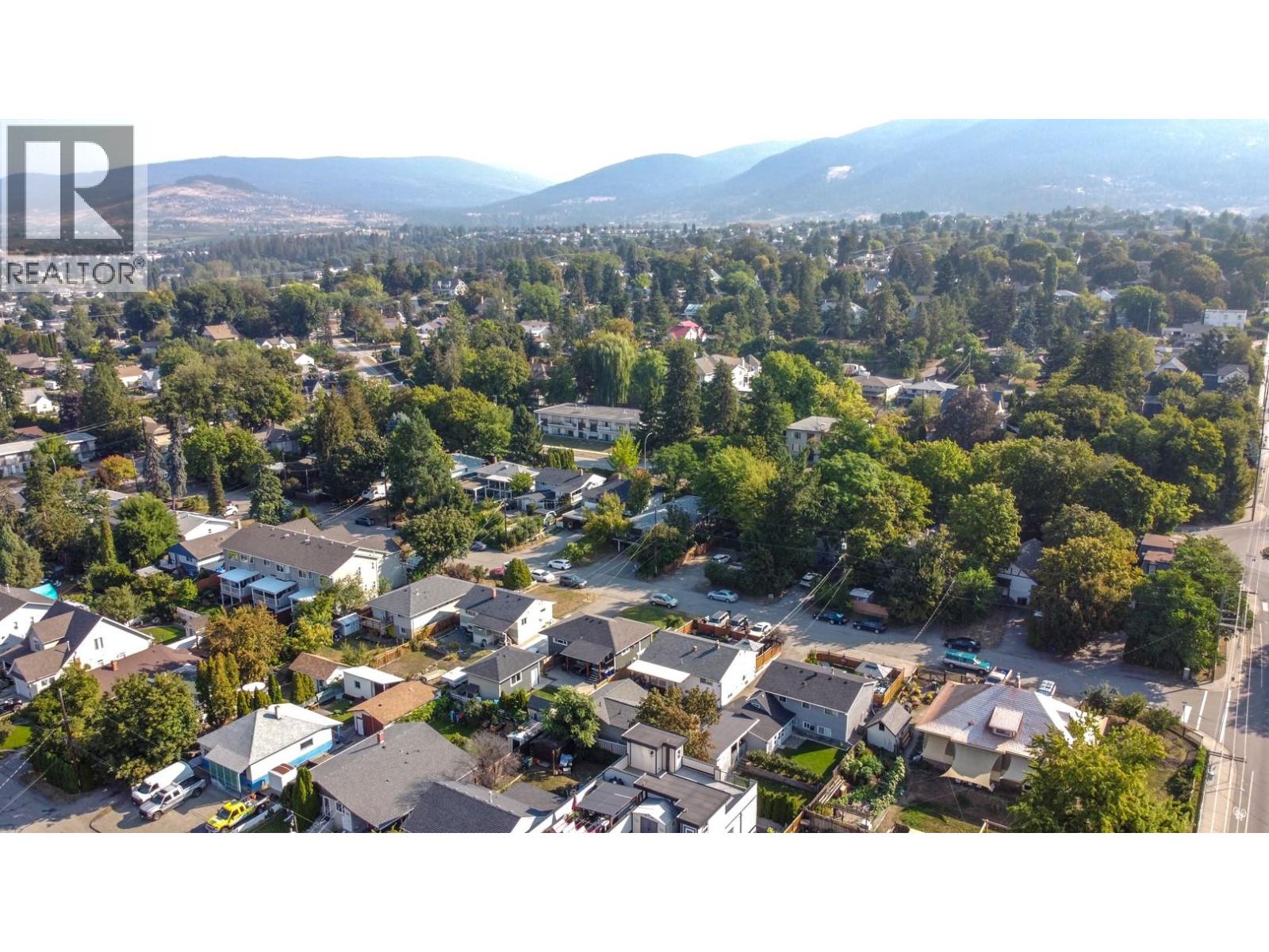 3204 24 Street - 67