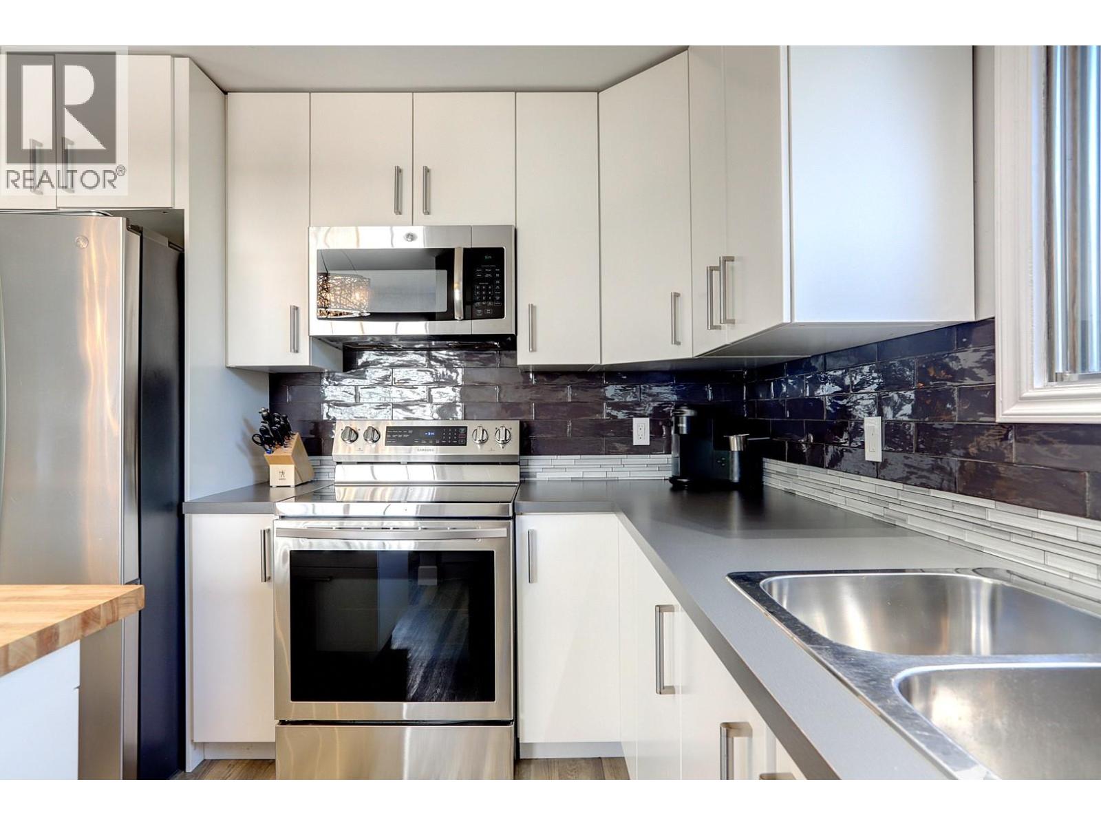 3204 24 Street - 20
