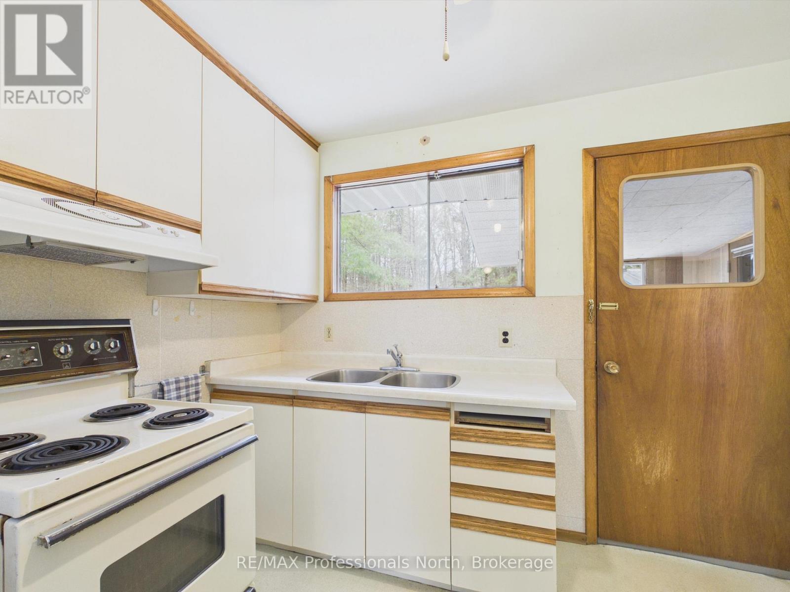 11 BEACON LANE - 12