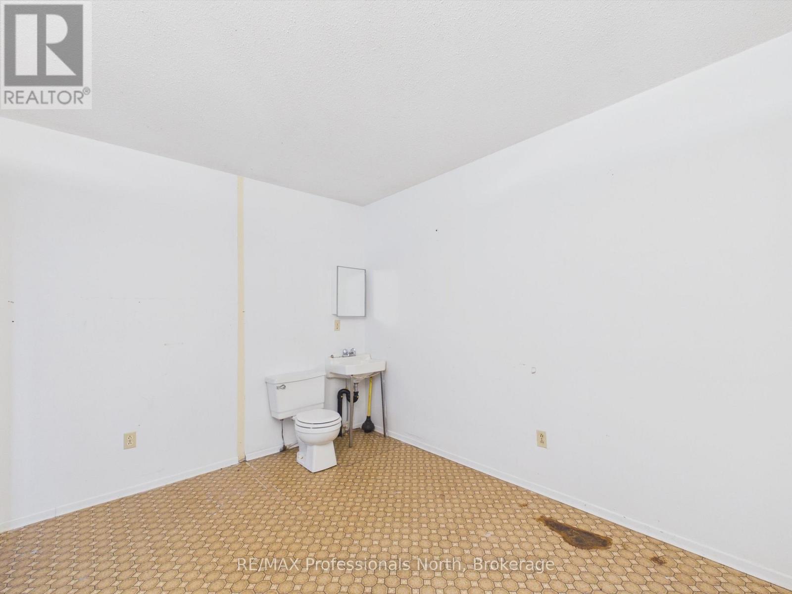 11 BEACON LANE - 16