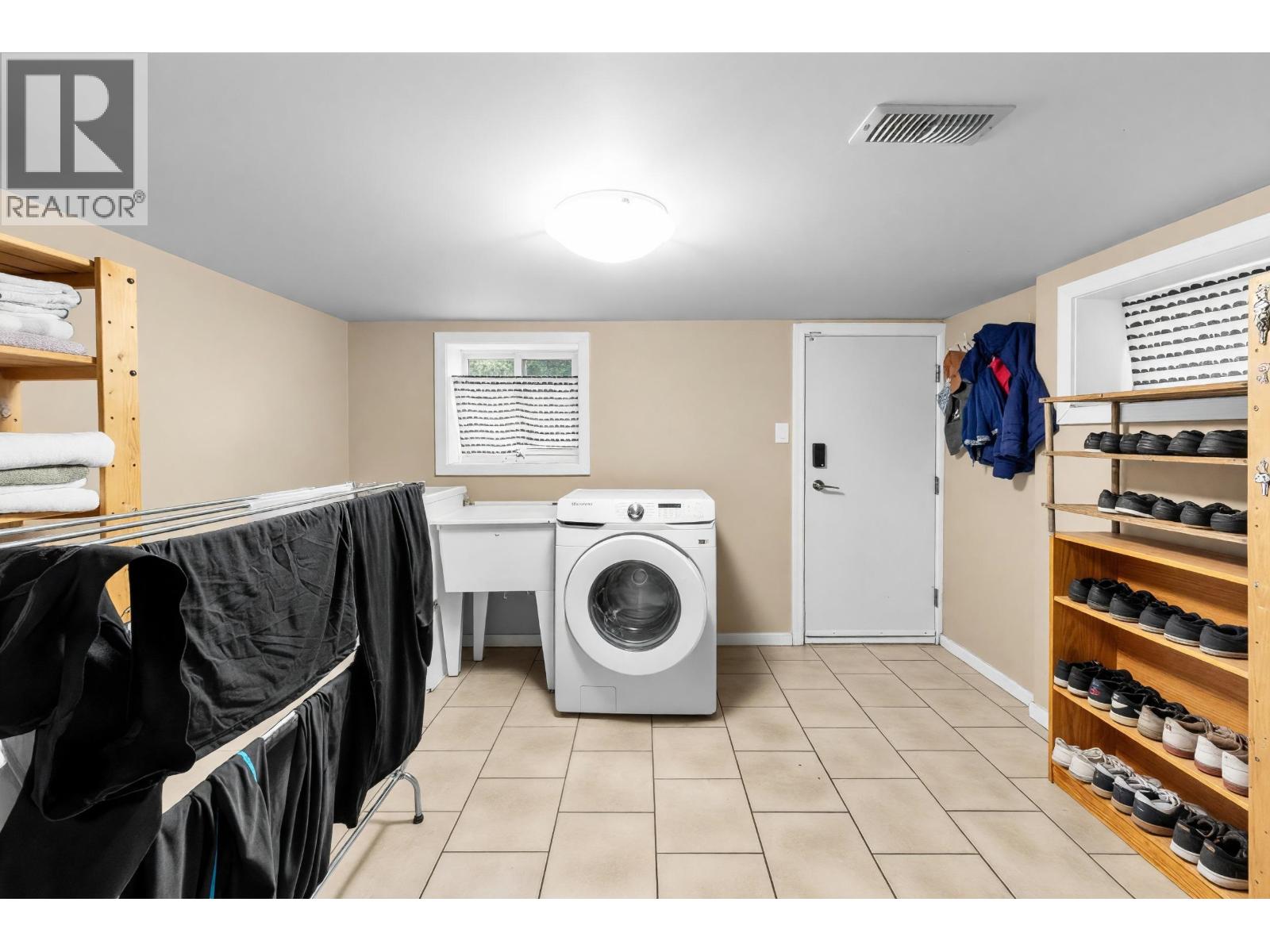 1095 E 29TH STREET, North Vancouver