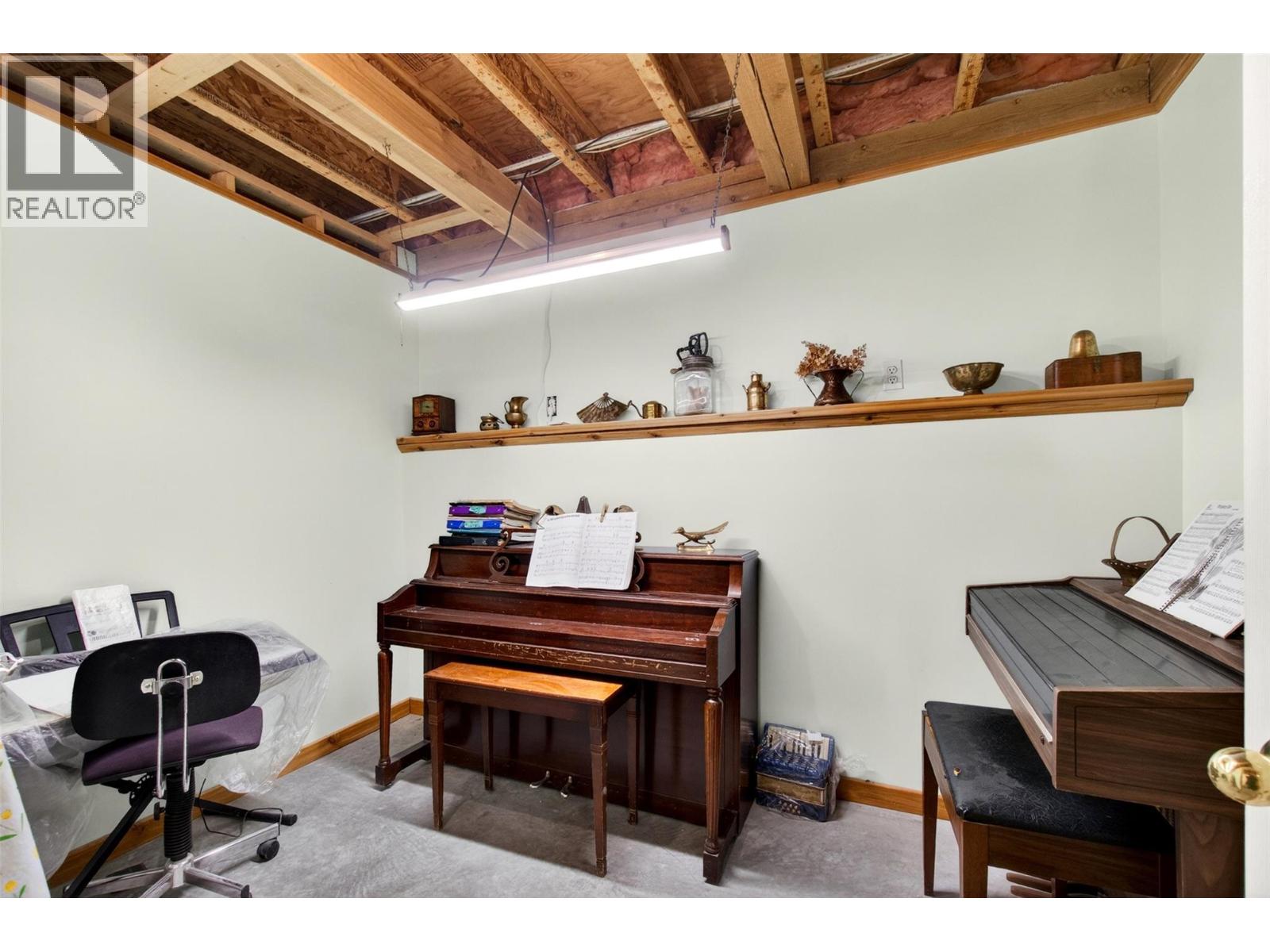  2681 Trans Canada Hwy. Other, Sorrento