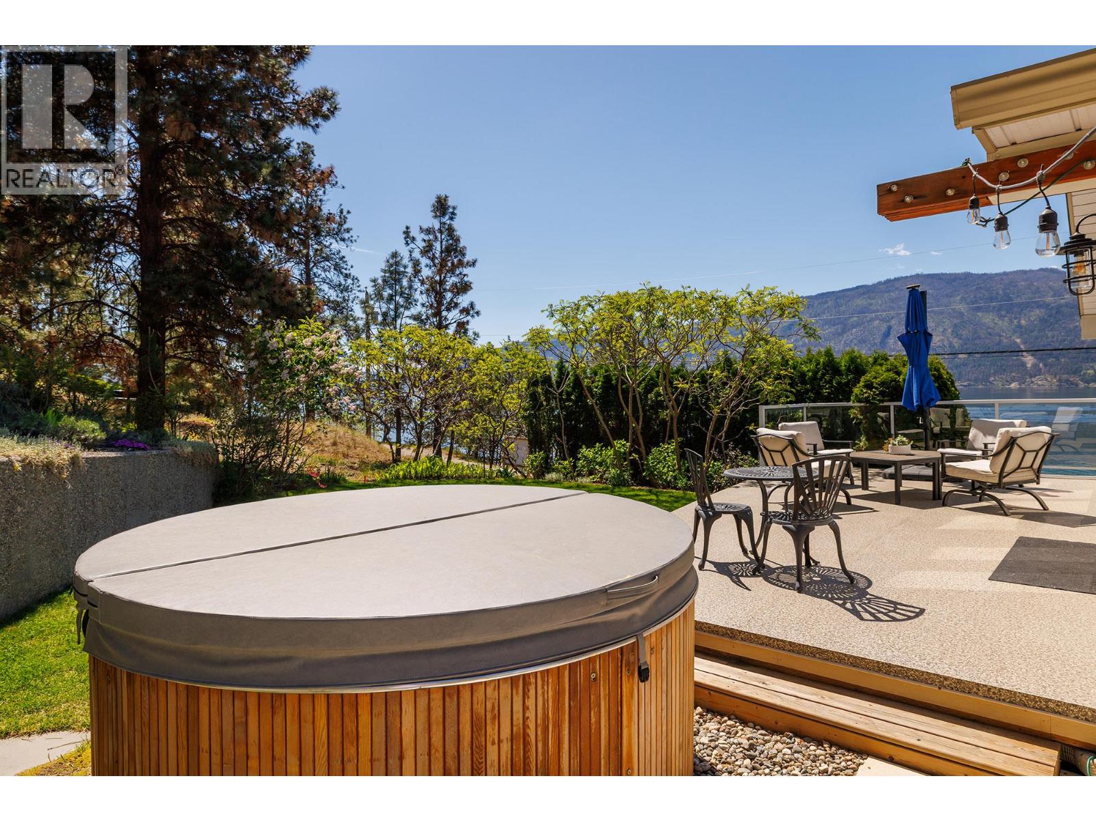 10837 Okanagan Centre Road W, Lake Country