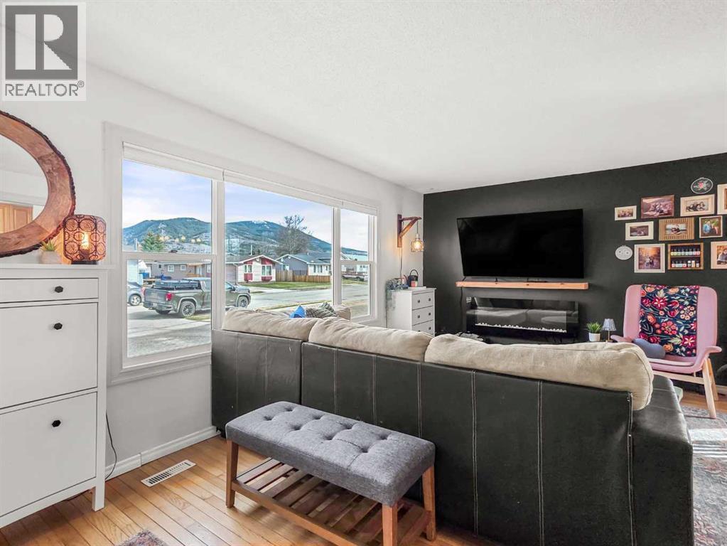 10833 99 Avenue - 7