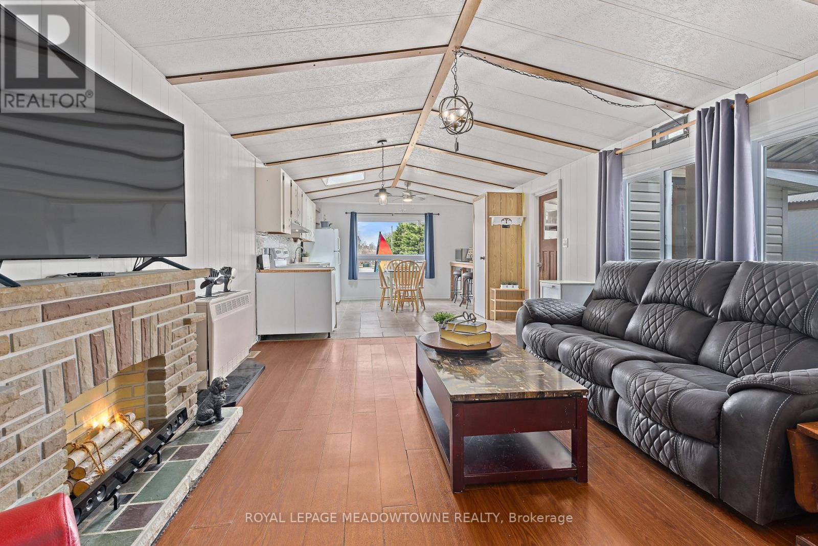 4 LAUREL LANE - 14