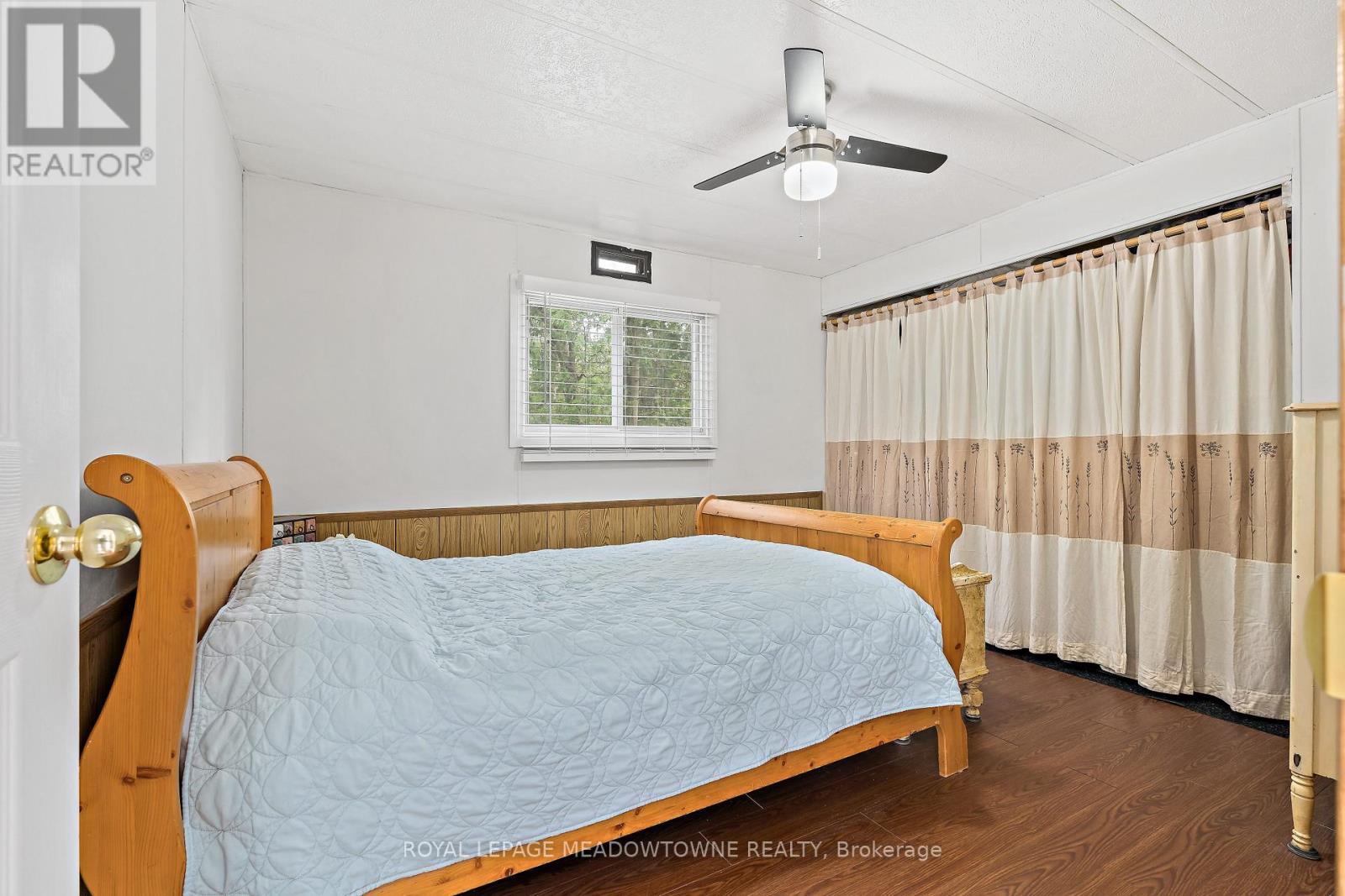 4 LAUREL LANE - 16